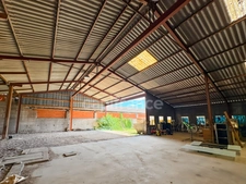 FAMILY HOME OF 143M2, SWIMMING POOL, HANGAR OF 300M2 AND ENCLOSED LAND OF 1136M2