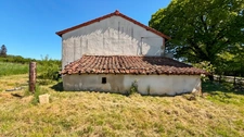 MAISON A RENOVER D'UN POTENTIEL D'ENVIRON 170 M2, TERRAIN DE 7889 M², GARAGE ET DEPENDANCES