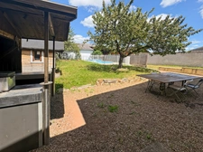 MAISON FAMILIALE DE 143M2, PISCINE, HANGAR DE 300M2 ET TERRAIN CLOS DE 1136M2