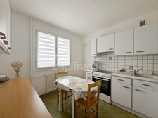 Apartment sold with tenant in place – 2 bedrooms, balcony and elevator – Roanne city center