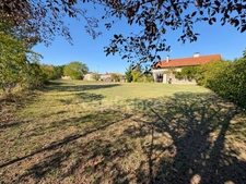 MAISON DE 211 M² – 5 CHAMBRES – SPA – GRANDS GARAGES ET DÉPENDANCES – TERRAIN DE 2 305 M²