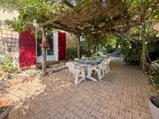 MAISON DE 211 M² – 5 CHAMBRES – SPA – GRANDS GARAGES ET DÉPENDANCES – TERRAIN DE 2 305 M²