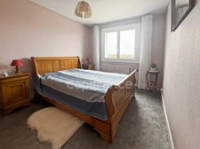 Apartment sold with tenant in place – 2 bedrooms, balcony and elevator – Roanne city center