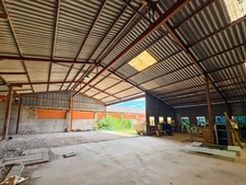 FAMILY HOME OF 142M2, SWIMMING POOL, OUTBUILDING AND ENCLOSED GROUNDS OF 1136M2