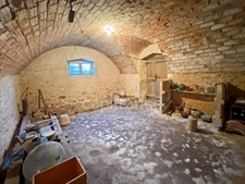 MAISON DE VILLE À RÉNOVER DE 110 M² – 4 CHAMBRES – ATELIER DE 98 M² – TERRAIN CLOS ET ARBORÉ DE 1 006 M²