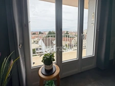 Apartment sold with tenant in place – 2 bedrooms, balcony and elevator – Roanne city center