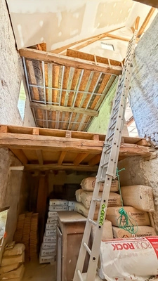 MAISON A RENOVER D'UN POTENTIEL D'ENVIRON 170 M2, TERRAIN DE 7889 M², GARAGE ET DEPENDANCES