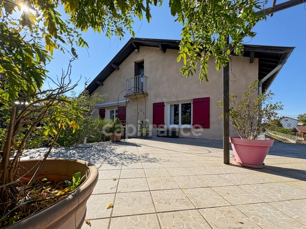 MAISON DE 211 M² – 5 CHAMBRES – SPA – GRANDS GARAGES ET DÉPENDANCES – TERRAIN DE 2 305 M²