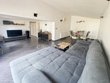FAMILY HOME OF 143M2, SWIMMING POOL, HANGAR OF 300M2 AND ENCLOSED LAND OF 1136M2