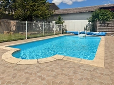 FAMILY HOME OF 142M2, SWIMMING POOL, OUTBUILDING AND ENCLOSED GROUNDS OF 1136M2