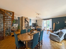 MAISON DE 211 M² – 5 CHAMBRES – SPA – GRANDS GARAGES ET DÉPENDANCES – TERRAIN DE 2 305 M²