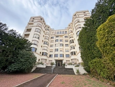 APPARTEMENT DE 133,95 M² AVEC BALCON, CAVE ET GRENIER – CENTRE-VILLE DE ROANNE