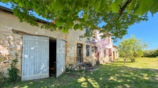 MAISON DE CARACTERE, TOITURE RECENTE, DEPENDANCES ET PROJET PRET A REALISER