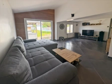 FAMILY HOME OF 142M2, SWIMMING POOL, OUTBUILDING AND ENCLOSED GROUNDS OF 1136M2