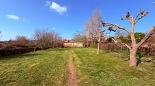 MAISON DE 133 M², TERRAIN CLOS DE 889 M², 4 CHAMBRES, GARAGES ET CAVES