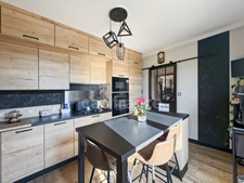 MAISON DE 211 M² – 5 CHAMBRES – SPA – GRANDS GARAGES ET DÉPENDANCES – TERRAIN DE 2 305 M²