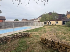 MAISON FAMILIALE DE 143M2, PISCINE, HANGAR DE 300M2 ET TERRAIN CLOS DE 1136M2