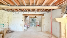MAISON A RENOVER D'UN POTENTIEL D'ENVIRON 170 M2, TERRAIN DE 7889 M², GARAGE ET DEPENDANCES