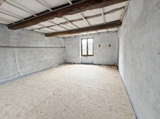 MAISON DE CARACTERE, TOITURE RECENTE, DEPENDANCES ET PROJET PRET A REALISER