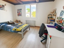 FAMILY HOME OF 142M2, SWIMMING POOL, OUTBUILDING AND ENCLOSED GROUNDS OF 1136M2