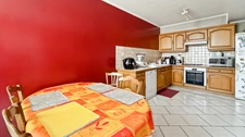 HOUSE OF 133 M², ENCLOSED PLOT OF 889 M², 4 BEDROOMS, GARAGES AND CELLARS