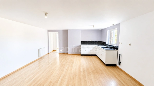 Maison divisée en 2 appartements – Wavrechain-sous-Denain