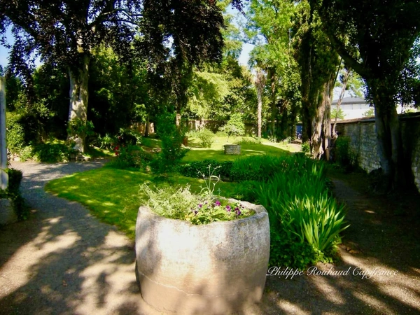 Maison de caractère à vendre à Fontenay-le-Comte (85) – 186 m², jardin, garage 4 voitures