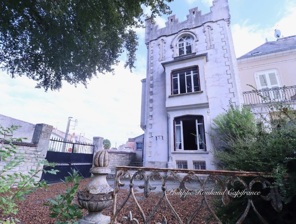 Maison de caractère à vendre à Fontenay-le-Comte (85) – 186 m², jardin, garage 4 voitures
