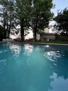 Charming house – 5 to 7 bedrooms – 5000 m² with swimming pool – 5 minutes from shops