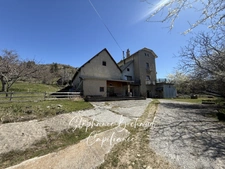Propriete à vendre 9 pièces JARJAYES (05) dépendances zone touristique 1,8 hectare
