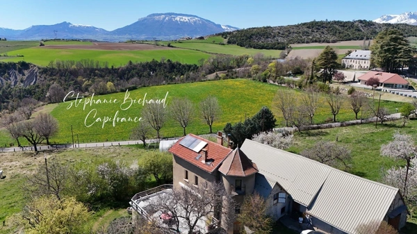Propriete à vendre 9 pièces JARJAYES (05) dépendances zone touristique 1,8 hectare