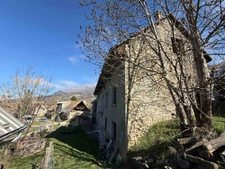 Farmhouse, barns, garden for sale, 8 rooms, SAINT MICHEL DE CHAILLOL (05)