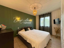 Maison à vendre 4 pièces Garage Piscine Cuisine d'été LARAGNE MONTEGLIN (05)
