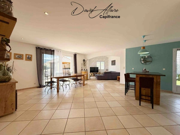 Maison à vendre 4 pièces Garage Piscine Cuisine d'été LARAGNE MONTEGLIN (05)