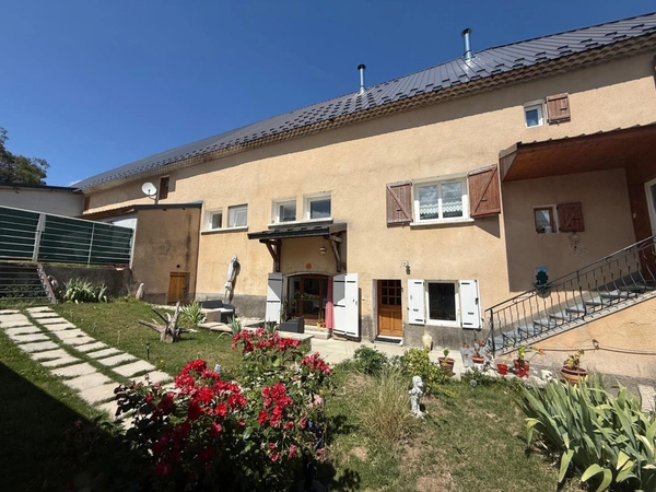 Maubourg Corps de ferme rénové à vendre 3 logements (05) Le Dévoluy