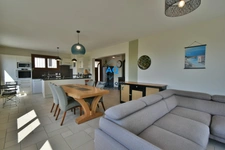 VALSERHÔNE (01) – Maison 6 pièces 142 m² – Vue montagne – 570 m² de terrain – Sous-sol complet