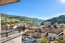 VALSERHÔNE – Appartement 5 pièces de 107,35 m² Carrez (119,20 m² au sol) – Centre-ville