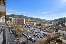 VALSERHÔNE – Appartement 5 pièces de 107,35 m² Carrez (119,20 m² au sol) – Centre-ville