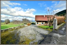 A vendre - Propriété - 340 m² (570 m² total) - 10 pièces - Le Poizat-Lalleyriat (01)