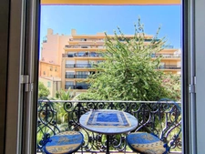 Appartement à vendre 2 pièces et balcon  (06)