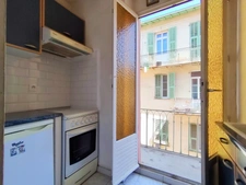 Appartement à vendre 2 pièces et balcon  (06)