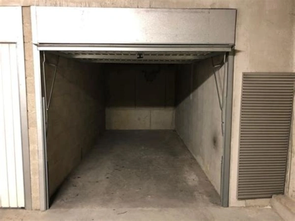 À VENDRE – BOX DE STOCKAGE INDIVIDUEL SÉCURISÉ DE 11 M²