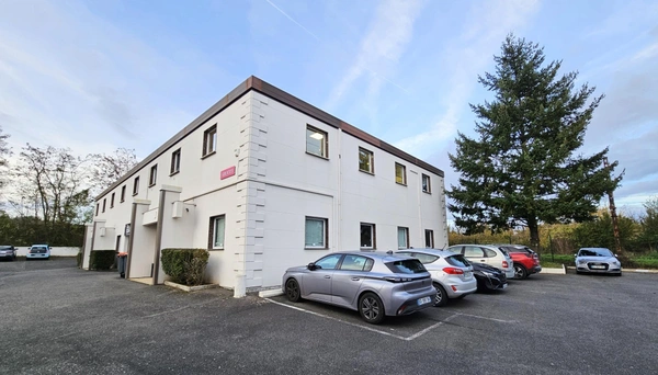 Dpt Essonne (91), Bureau à louer à CHAMPLAN 