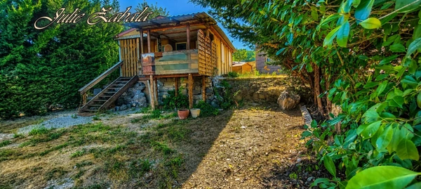 Bungalow en bois avec terrain privatif, terrasse et cave – PRL