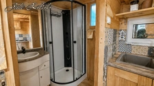 Bungalow en bois avec terrain privatif, terrasse et cave – PRL
