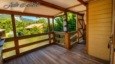 Bungalow en bois avec terrain privatif, terrasse et cave – PRL