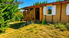 Bungalow en bois avec terrain privatif, terrasse et cave – PRL