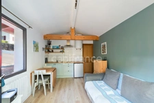 ASCAIN - House of 128 m² built in 2012 - Land of 1,000.00 m² - And its 2-room apartment of 25 m²