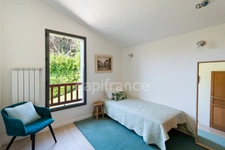 ASCAIN - House of 128 m² built in 2012 - Land of 1,000.00 m² - And its 2-room apartment of 25 m²