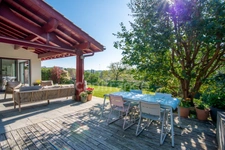 ASCAIN - House of 128 m² built in 2012 - Land of 1,000.00 m² - And its 2-room apartment of 25 m²